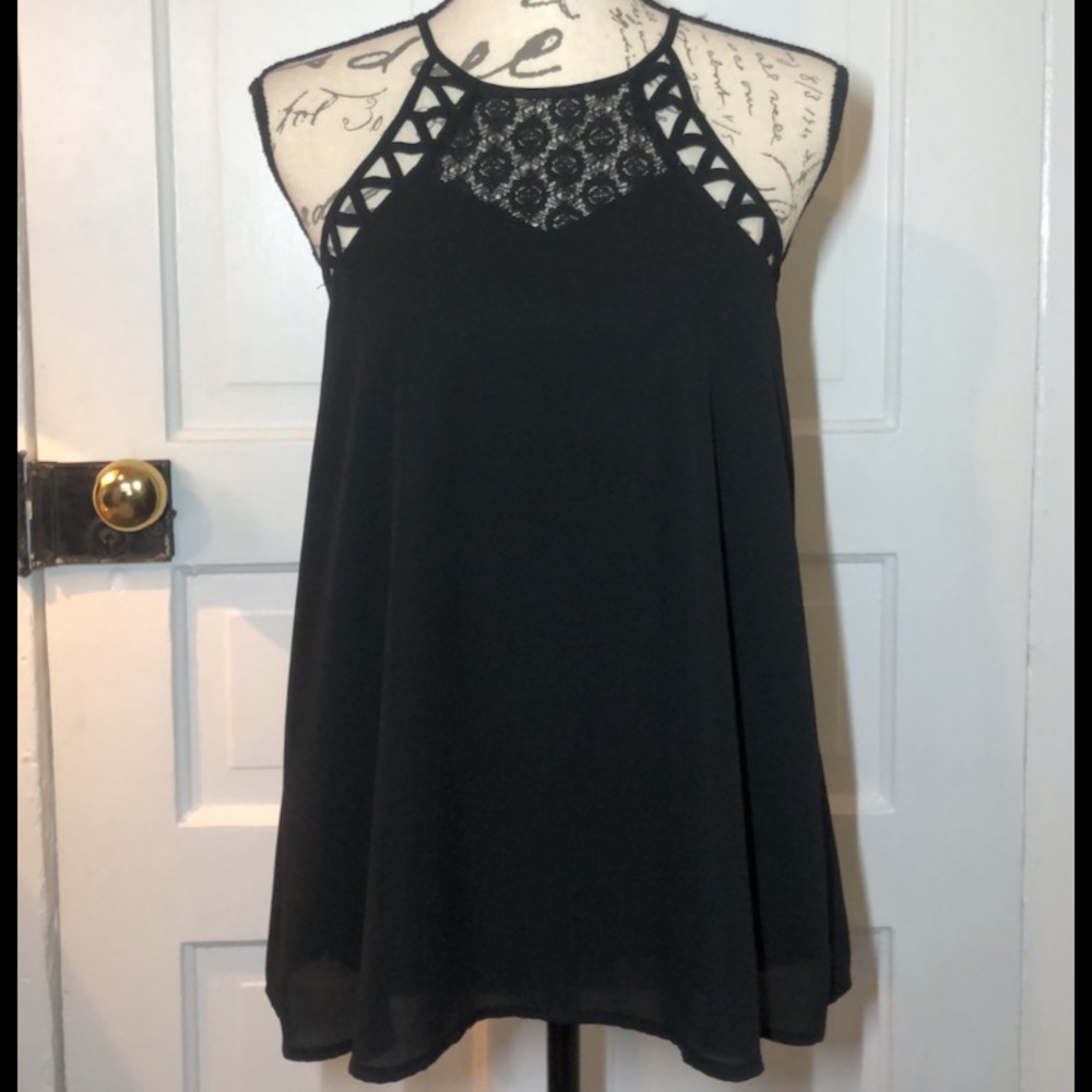 ⭐️5/$25 Small Doe & Rae black blouse